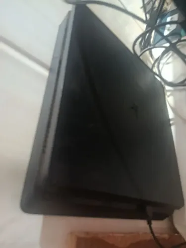 Ps4 1 TB com dois controles