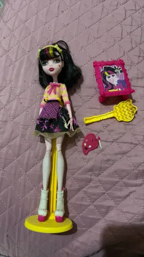 Boneca Monster High Aula de Arte Draculaura
