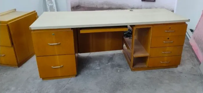 Mesa de Escritório com nicho para teclado e computador