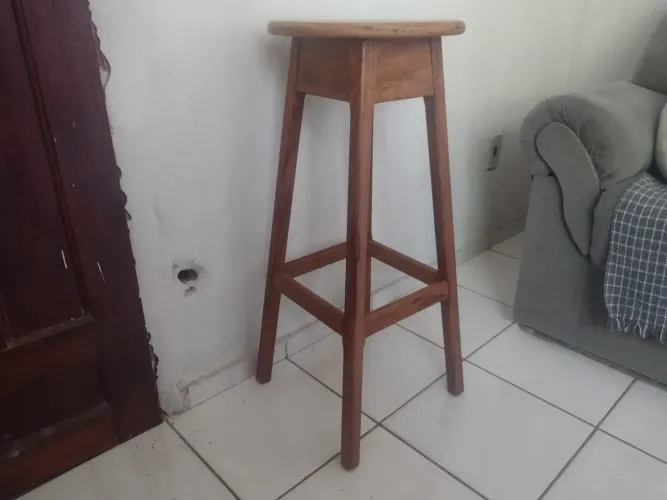Banqueta de madeira