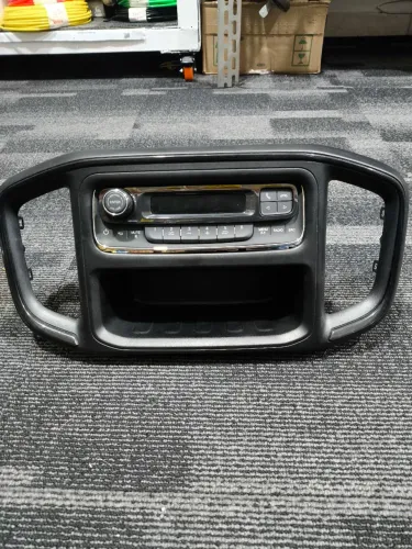 Rádio Original Fiat Strada com Moldura