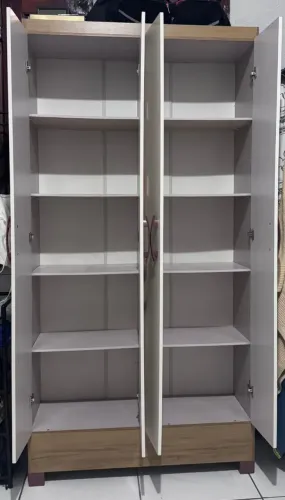 Guarda roupa / multiuso 4 portas