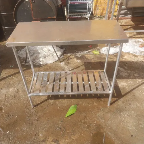 Mesa de inox com paneleiro de 1mx44cm