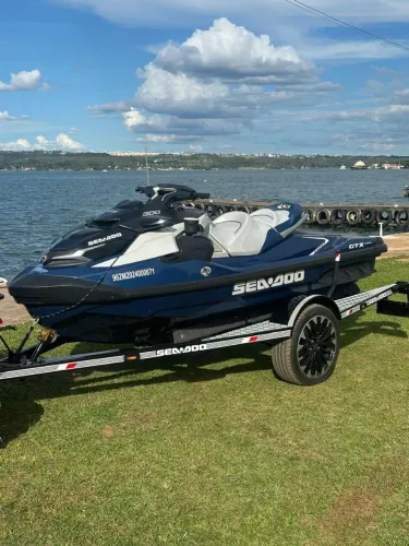 Jet ski