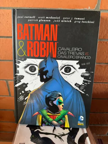 quadrinho HQ DC batman & robin : cavaleiro das trevas VS cavaleiro branco