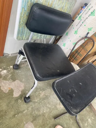 Cadeira de manicure e carrinho suporte