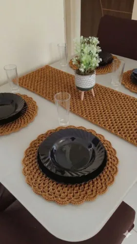 Jogo de mesa posta em crochê 