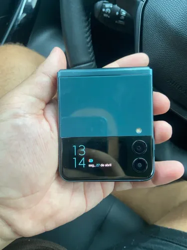 Samsung Z Flip 3, frontal vazada 