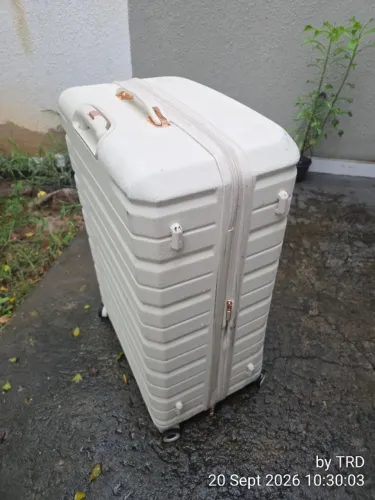 Mala de Viagem 32kg "IT" Bege = 71 x 51 x 33 + 7.5 cm