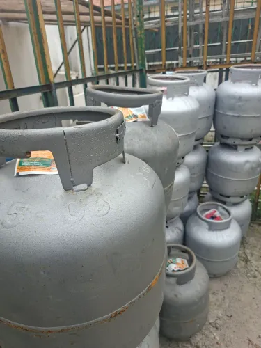 ENTREGADOR DE GÁS E AGUA