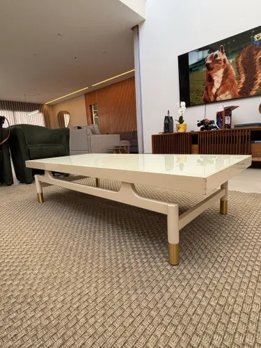 Mesa de Centro Branca em Laca