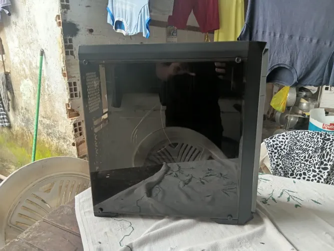 Gabinete com pouco tempo de uso 