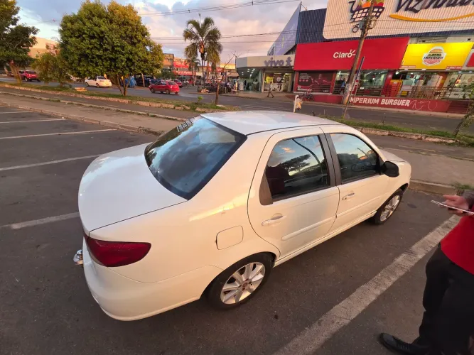 Fiat Siena EL 1.0 MPI Fire Flex 8V 4P 2013
