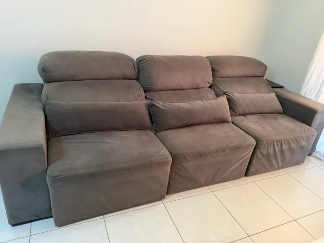 Vendo sofá guarda roupa e cômoda 