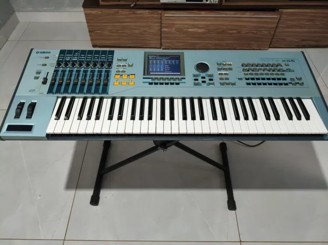 MOTIF XS 6 