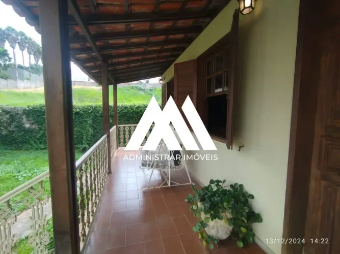Vendo casa em Itaúna em excelente localização!
