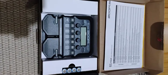 Pedaleira Zoom G1 four