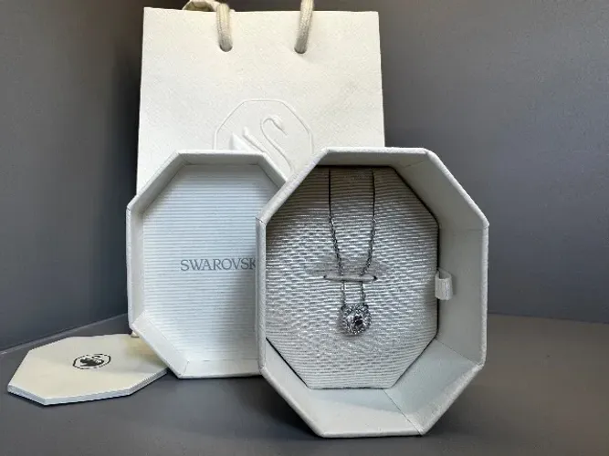 Colar Novo Swarovski redondo branco