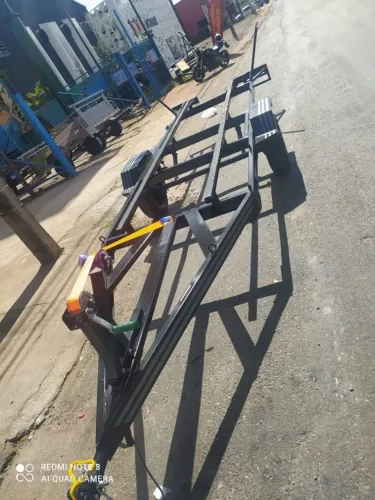 Carretinha pra canoa de 5mt chassi no enregecido de 100 na chapa 13 fecho de mola pra até 