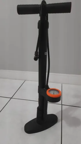 Bomba para encher pneu com Manômetro Marca NewPro