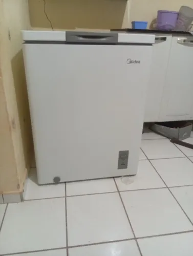 Freezer MIDEA pequeno