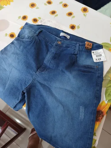 Bermuda jeans masculino tamanho 44 zera nunca usada...
