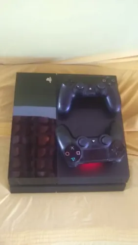 Playstation 4 (PS4) FAT Conservado C/ Gold HEN estalado+ 1000 jogos para download.