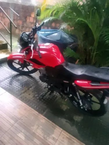 Moto bem nova com 4milkm ótimo preço abaixo da Fipe