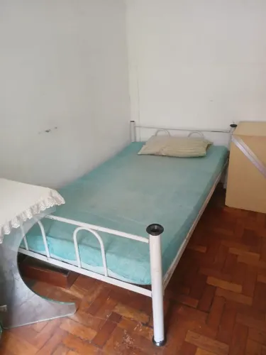 Quartos amplos arejados para dois rapazes que trabalham fora ou estudam pode cozinhar