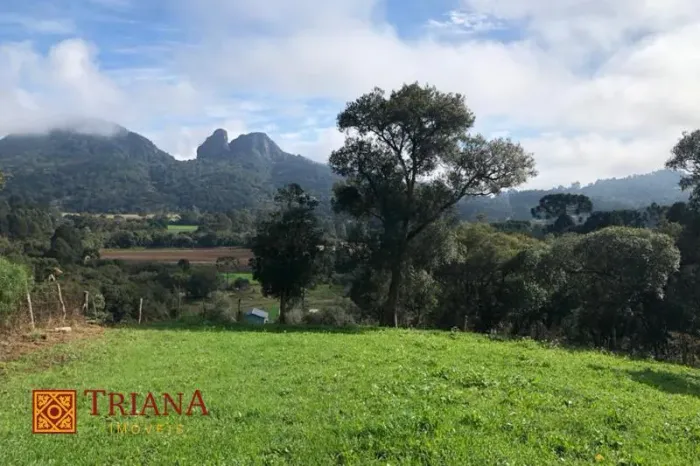 TERRENO DE 5 HECTARES COM PAISAGEM EXUBERANTE