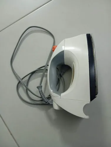 Ferro de passar roupa a vapor