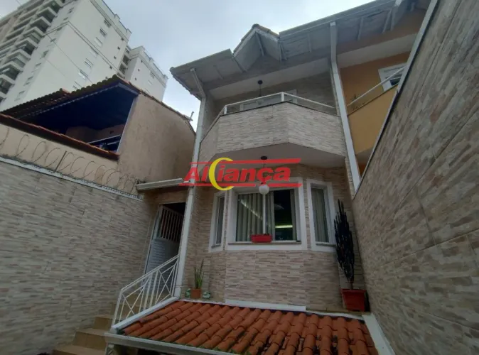 Sobrado à Venda no Parque Renato Maia - Guarulhos 3 dorm, suite, 04 vagas