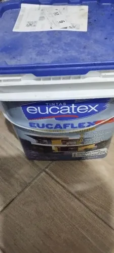 Tinta emborrachada Eucatex
