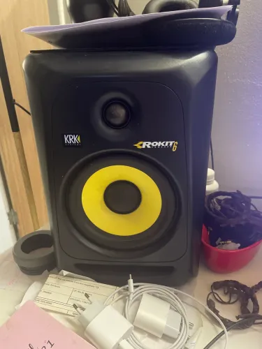 Par de Monitor Krk Rokit 6