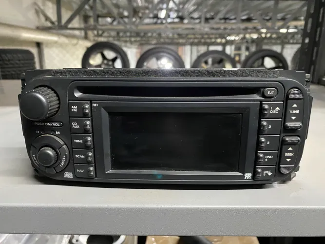 Rádio automotivo RB1 Chrysler/ Dodge/ Jeep - 2004/ 2008 CD/ DVD/ GPS