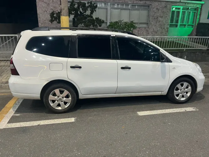 Nissan Livina Grand S 1.8 16V Flex Fuel Mec. 2012