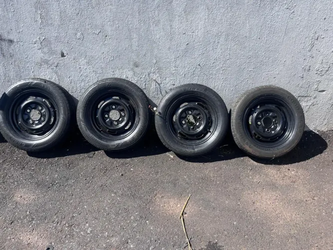 Vendo jogo de roda de Brasília