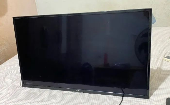 TV AOC 32 Polegadas com Defeito na Tela (Listras)