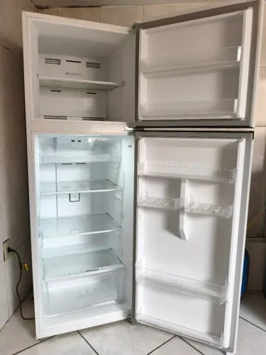 VENDO GELADEIRA NOVA