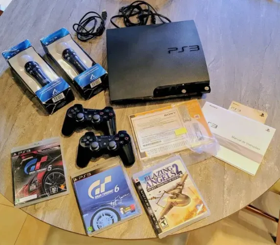 Playstation 3 com dois controles Sony Dual Shock3 e dois controles Move Sony