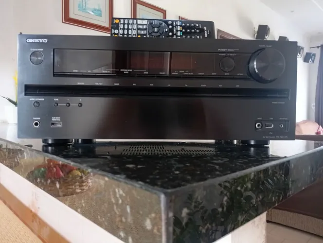 Vende-se receiver Onkyo c, controle remt. Org. Mod.tx-nr 515 funcionando perfeitamente.