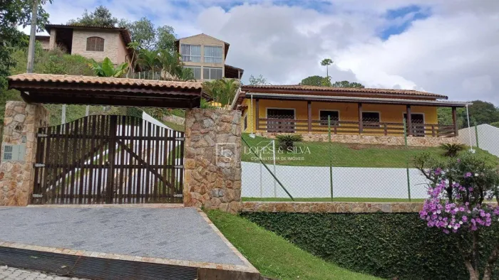 Casa com 3 dormitórios (1 Suíte) para alugar, por R$ 8.848 - Vila Petrópolis - Atibaia/SP