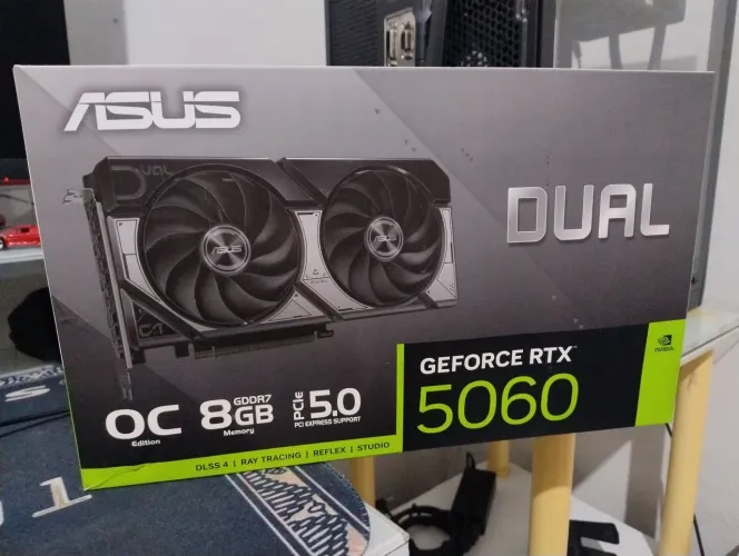 Placa de video 5060 8gb DDR7 ASUS DUAL semi zero
