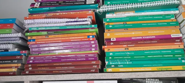 DIVERSOS LIVROS ENSINO FUNDAMENTAL R$70 CADA.