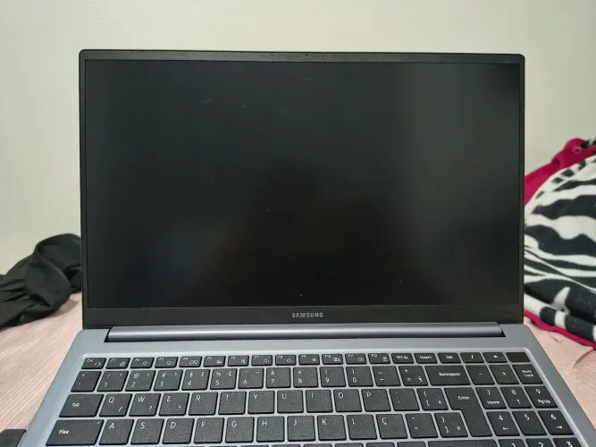 Vendo 2.300 R$.  Samsung book 4 i3 8gb ram, 513 GB memória, Windows 11 pro