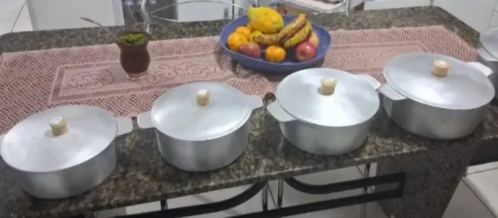 Vende-se lindas panelas de ferro ( NOVAS)
