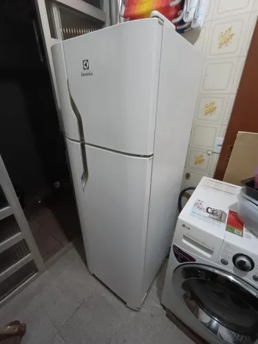 Geladeira Electrolux 260 litros