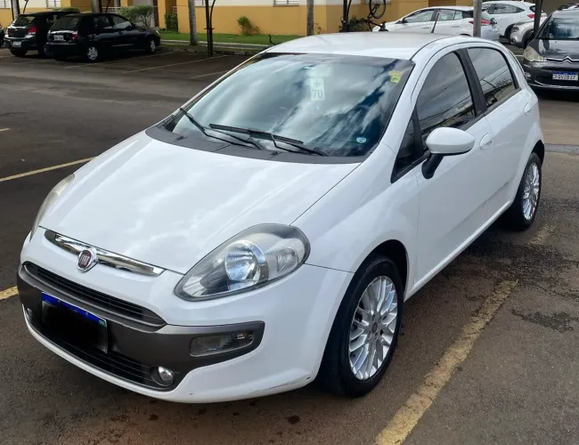Fiat Punto Essence 1.6 Flex 16V 5P 2013