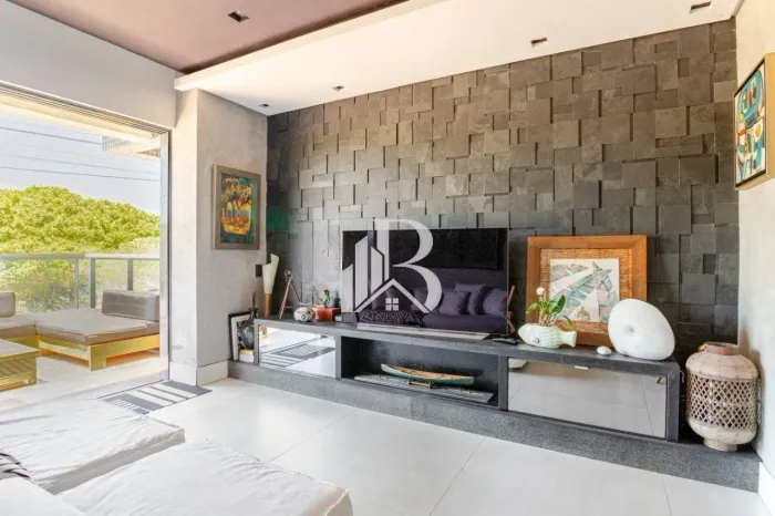 Apartamento Garden pé na areia com 134 m², 2 quartos sendo 2 suítes e 2 vagas com jardim p