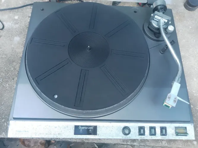 Vendo vitrola,toca disco antigo funcionando 